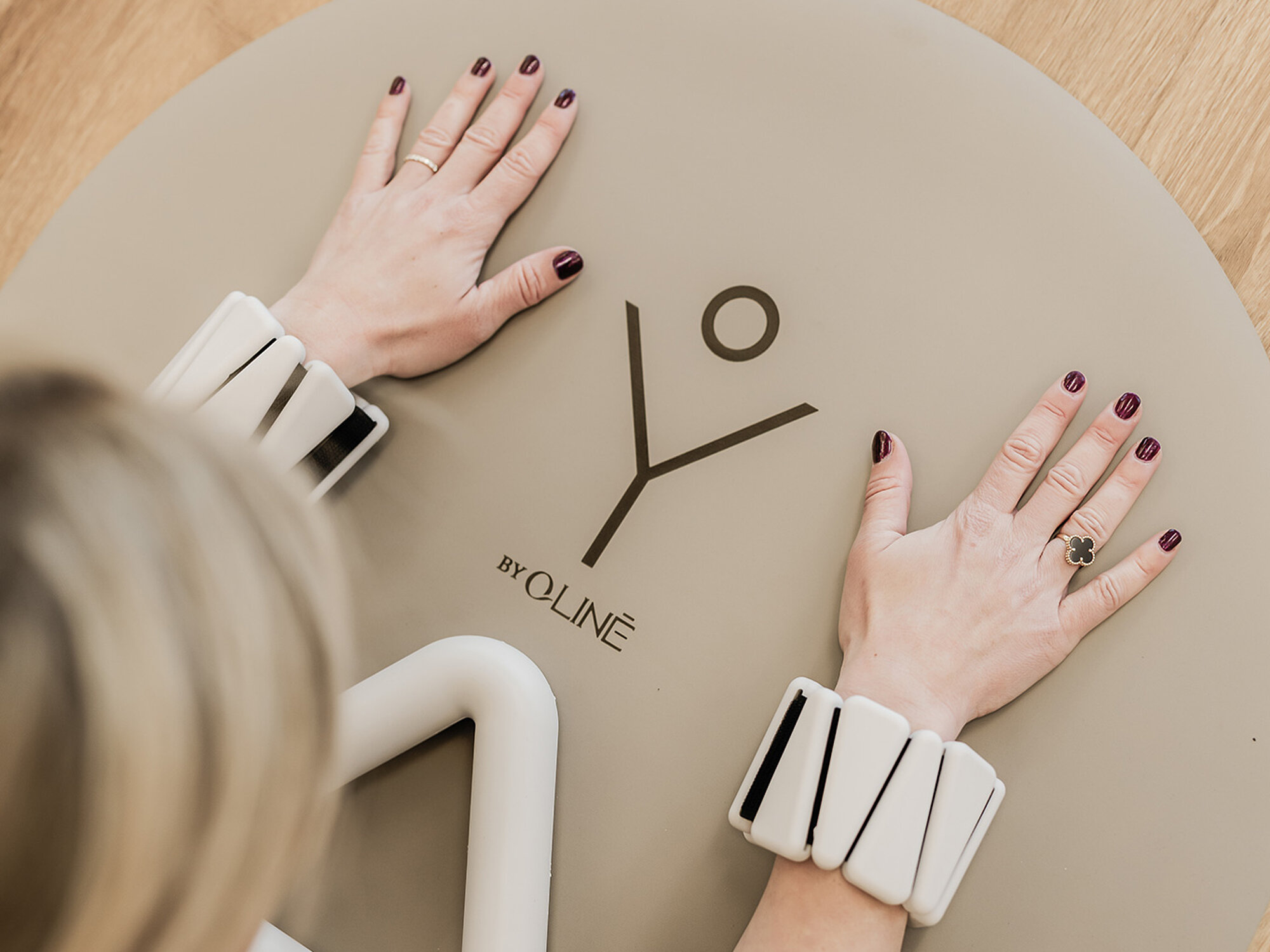 Detail cvičení v Y studiu Brno – individuální přístup a pomůcky pro pilates a jógu